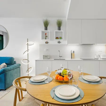 Lagos Luxury Apartment-Pool, Gym, Parking, Beach * Lagos