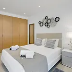 Luxury Apartment-pool, Gym, Parking, דירה *