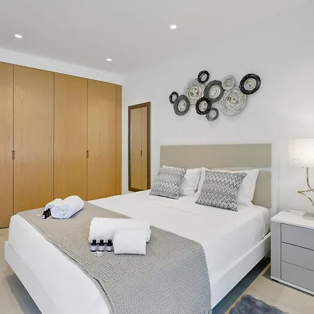 Luxury Apartment-pool, Gym, Parking, Apartment *