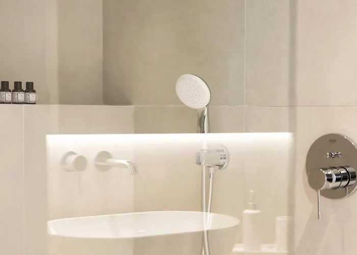 Luxury Apartment-pool, Gym, Parking,