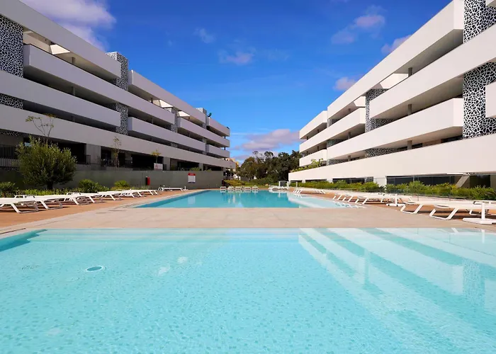 Luxury Apartment-pool, Gym, Parking, *