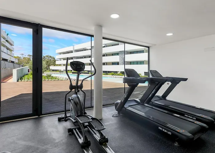 Luxury Apartment-pool, Gym, Parking, *
